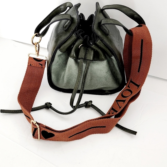 Women's Love Handle Leather and Suede Green Bucket Drawstring Crossbody Bag - Picture 5 of 8